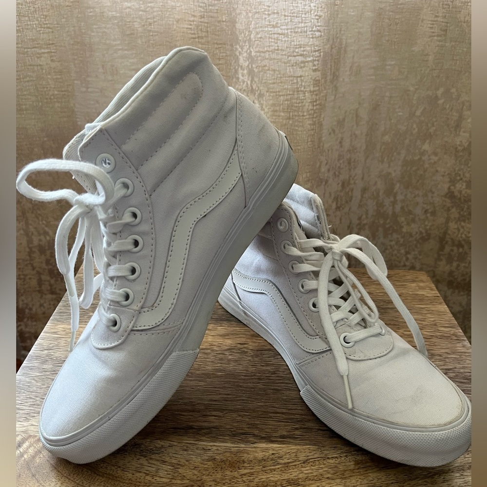 Women’s Vans Milton Hi Canvas high-top sneaker in White size 6.5